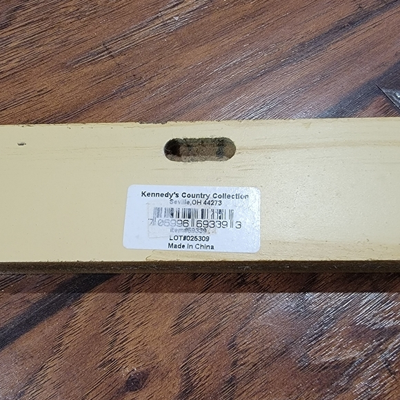 Kennedy's Country Collection sign - Picture 3 of 6